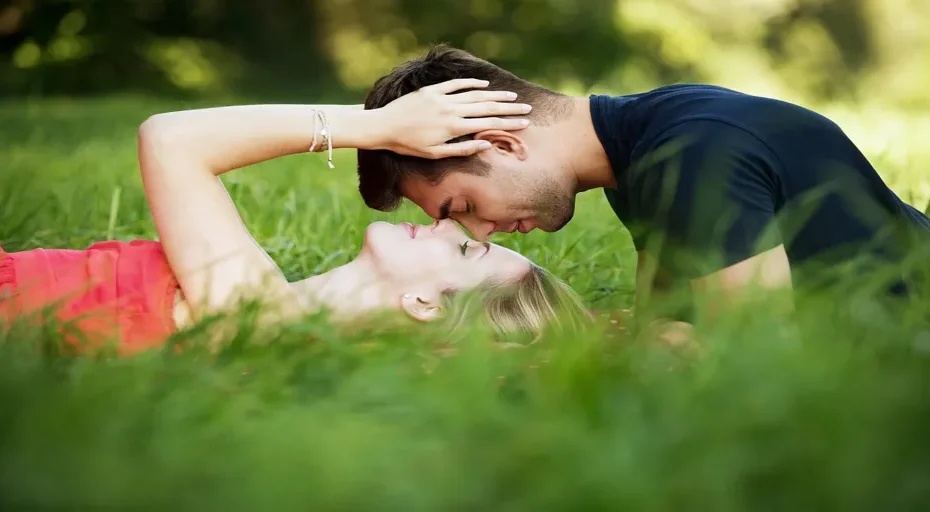 stages in a relationship sexually - couple, field, lovers