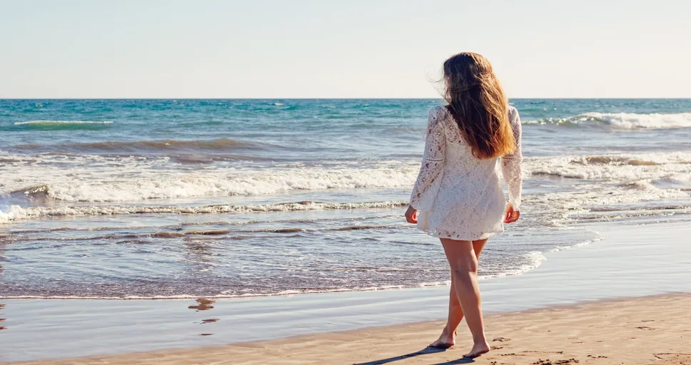 married heat - young woman, beach, dress