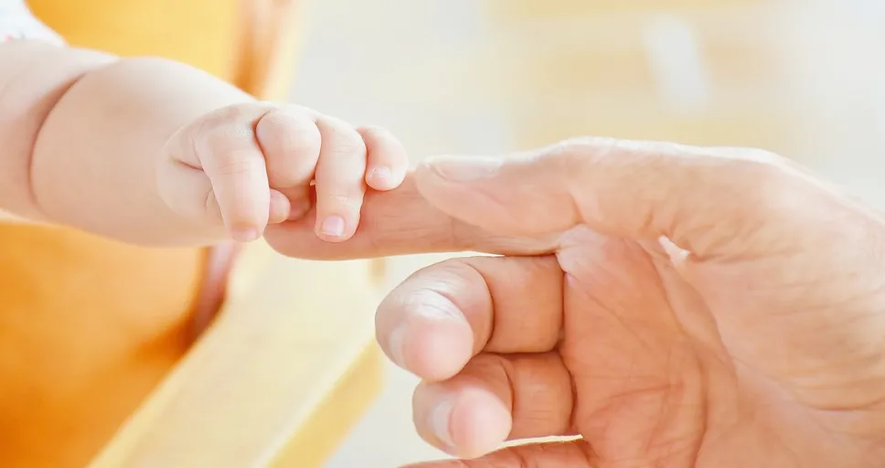 10 unexpected desires of men - baby, hands, fingers
