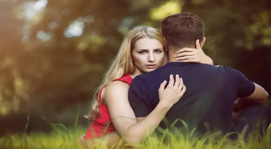 signs he will leave his girlfriend for you - romantic, hug, togetherness