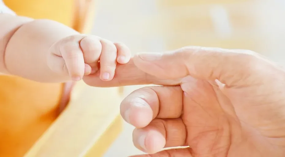 types of boyfriends - baby, hands, fingers