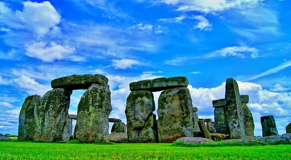 why am i suddenly getting lots of male attention - stonehenge, stones, rocks