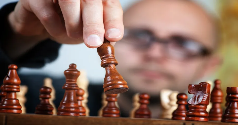 how to get a narcissist back - strategy, chess, board game